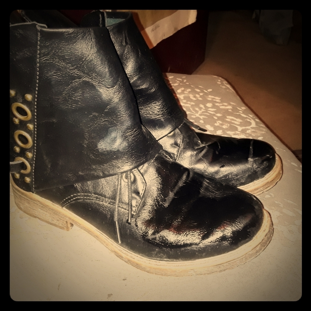 Black boots
